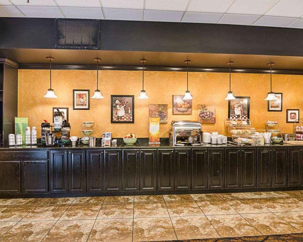 Quality Inn Lewisburg Restaurant photo